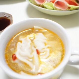 餃子とたまごのピリ辛中華スープ